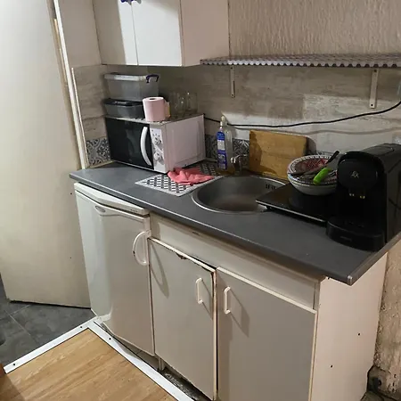 Studio Apartment *
